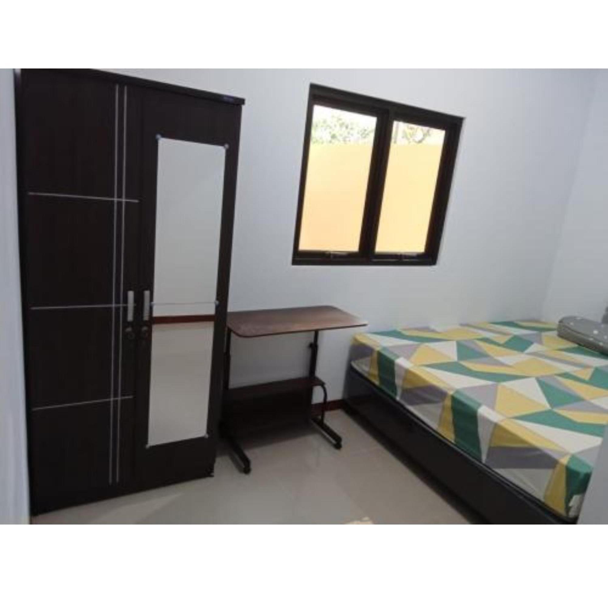 Spot On 94166 Kost Bunda Syariah Hotel Bekasi Buitenkant foto