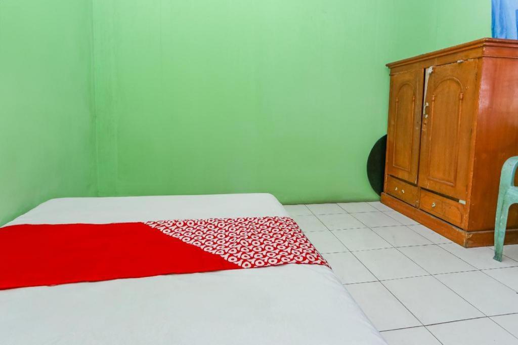 Spot On 94166 Kost Bunda Syariah Hotel Bekasi Buitenkant foto