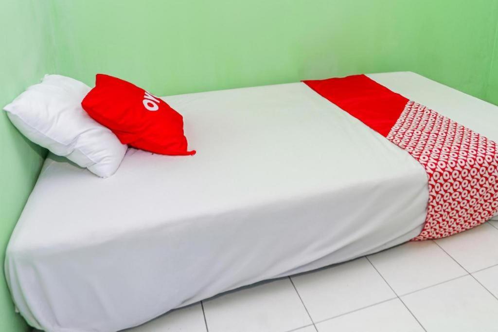 Spot On 94166 Kost Bunda Syariah Hotel Bekasi Buitenkant foto