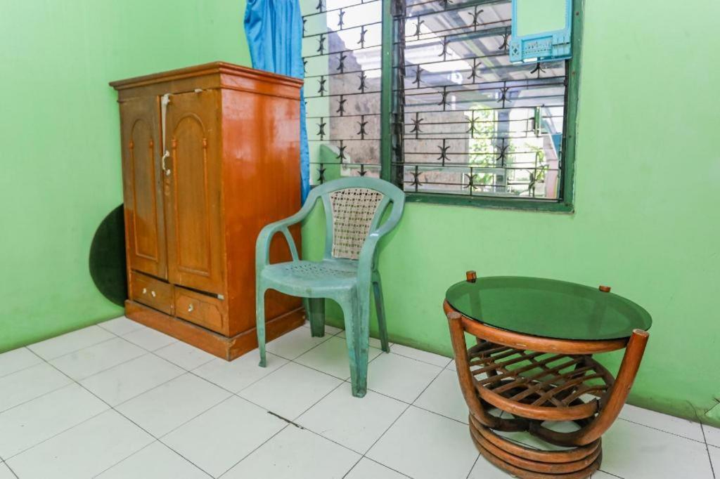 Spot On 94166 Kost Bunda Syariah Hotel Bekasi Buitenkant foto