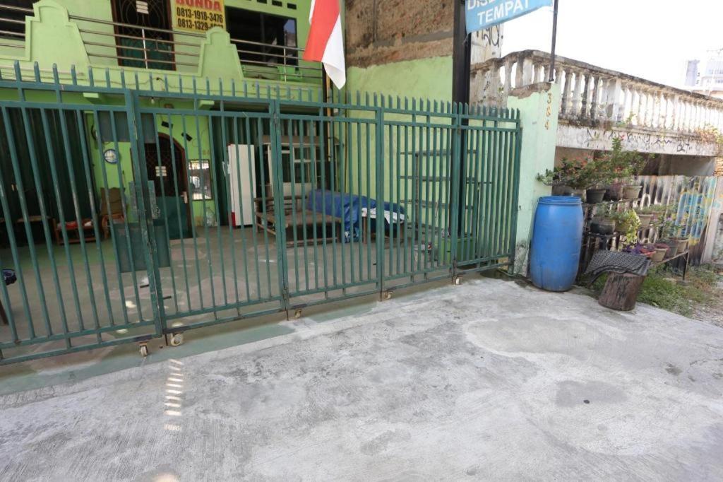 Spot On 94166 Kost Bunda Syariah Hotel Bekasi Buitenkant foto