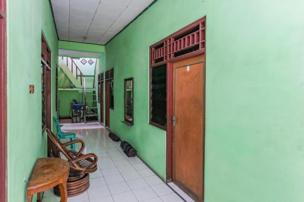 Spot On 94166 Kost Bunda Syariah Hotel Bekasi Buitenkant foto
