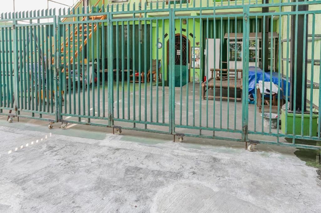 Spot On 94166 Kost Bunda Syariah Hotel Bekasi Buitenkant foto
