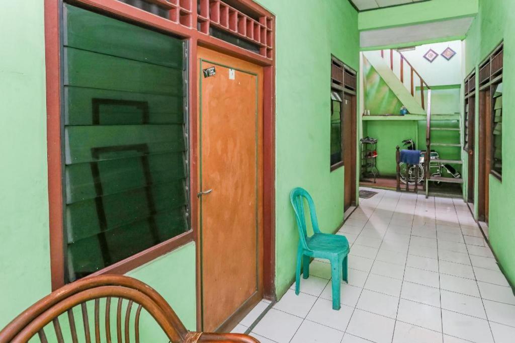 Spot On 94166 Kost Bunda Syariah Hotel Bekasi Buitenkant foto