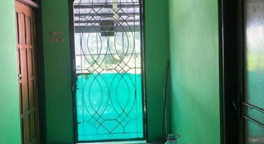 Spot On 94166 Kost Bunda Syariah Hotel Bekasi Buitenkant foto